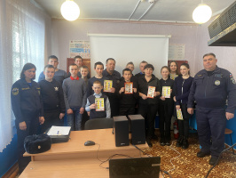 Перед учащимися общеобразовательных школ п. Новая Тельба и п. Уховский  выступили работники пожарной охраны.